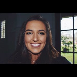 Meet your Posher, Caroline